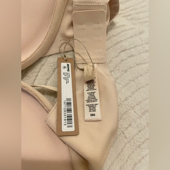 Skims Ultimate Nipple Push-Up Bra - Picture 4 of 9